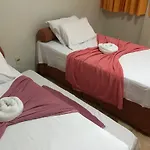 02 SUÍTES, 07 HOSPEDES, 02 NOS COLCHONETES, WIFI TOP, LAZER, VISTA, Aquaville